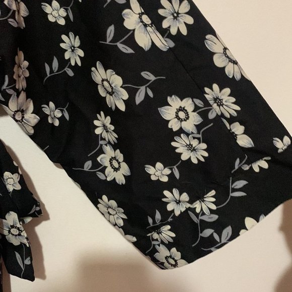 𝅺LIBERTY Floral wrap dress bell sleeves - Picture 2 of 6